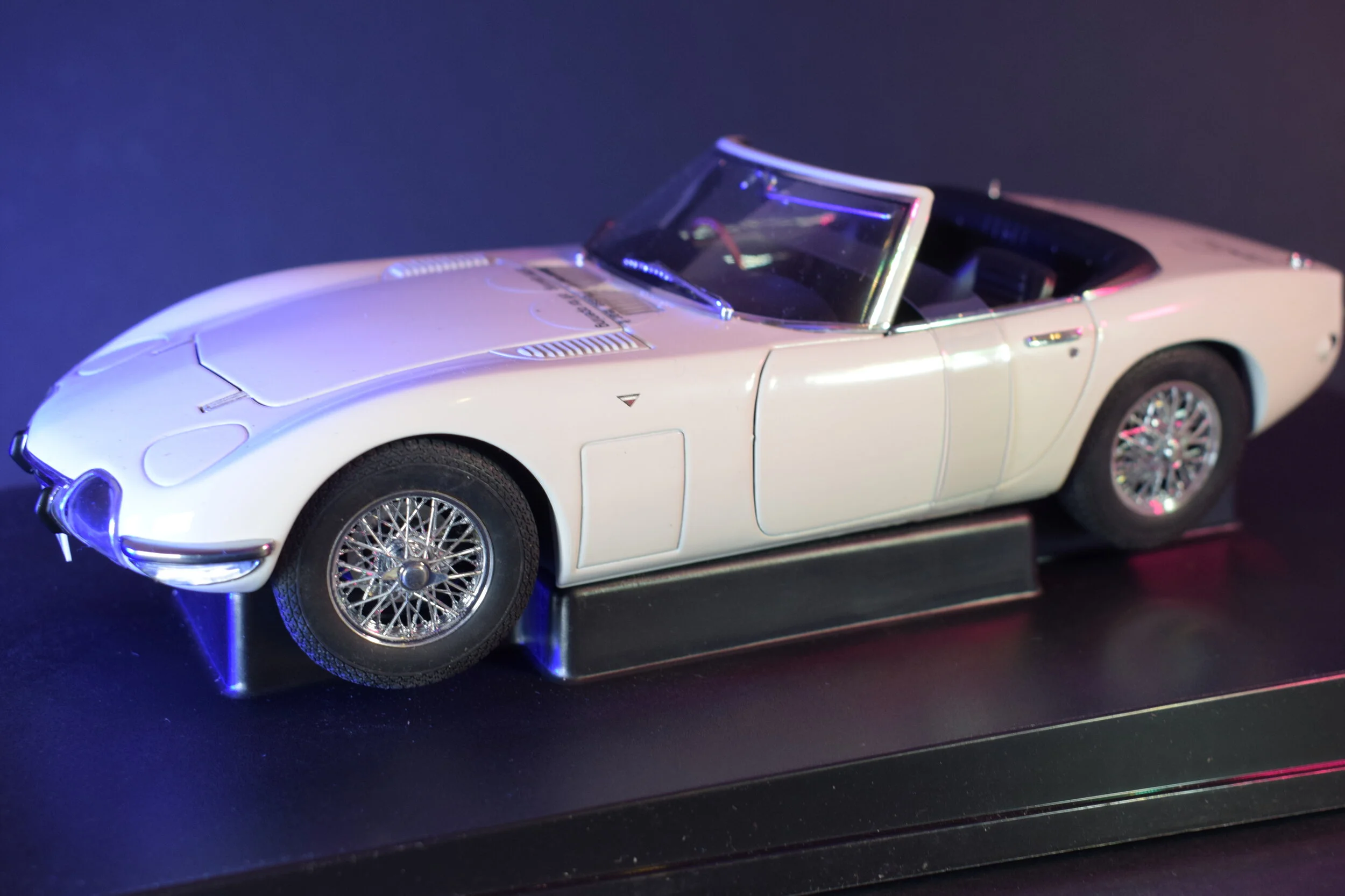 AUTOart 1/18 トヨタ 2000GT カブリオレ (ホワイト)